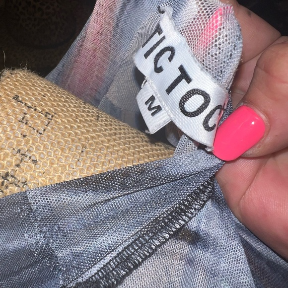 NWOT - Ignited Flames Marbleized Mesh Top - Picture 8 of 9